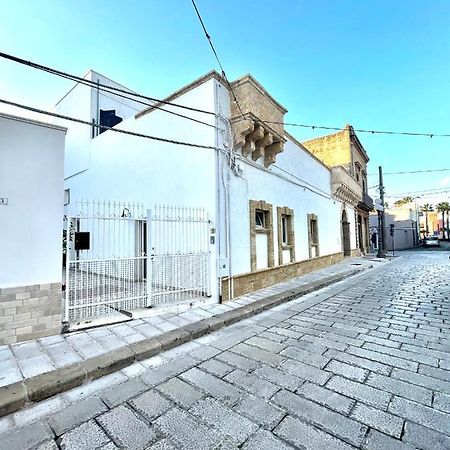 Finestra Sul Borgo Apt. Acquarica del Capo Bagian luar foto