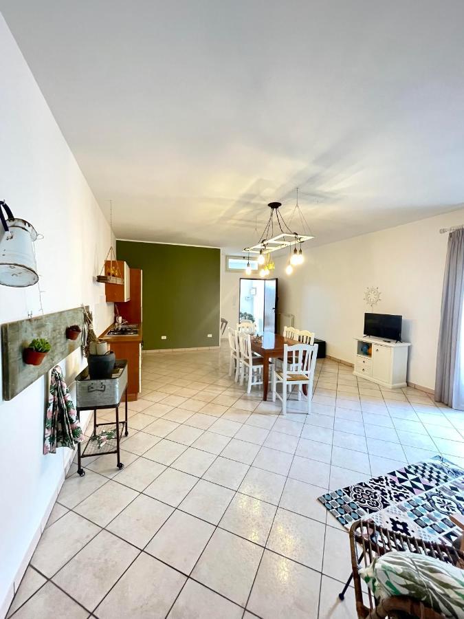 Finestra Sul Borgo Apt. Acquarica del Capo Bagian luar foto