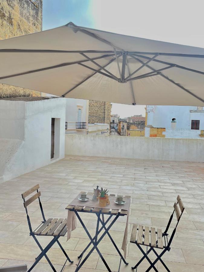 Finestra Sul Borgo Apt. Acquarica del Capo Bagian luar foto