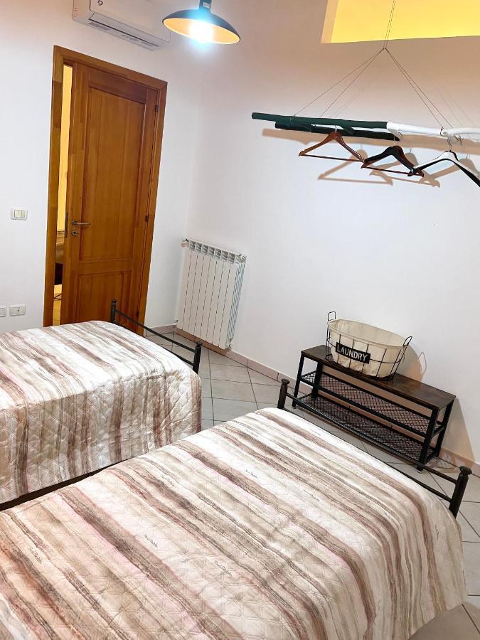 Finestra Sul Borgo Apt. Acquarica del Capo Bagian luar foto