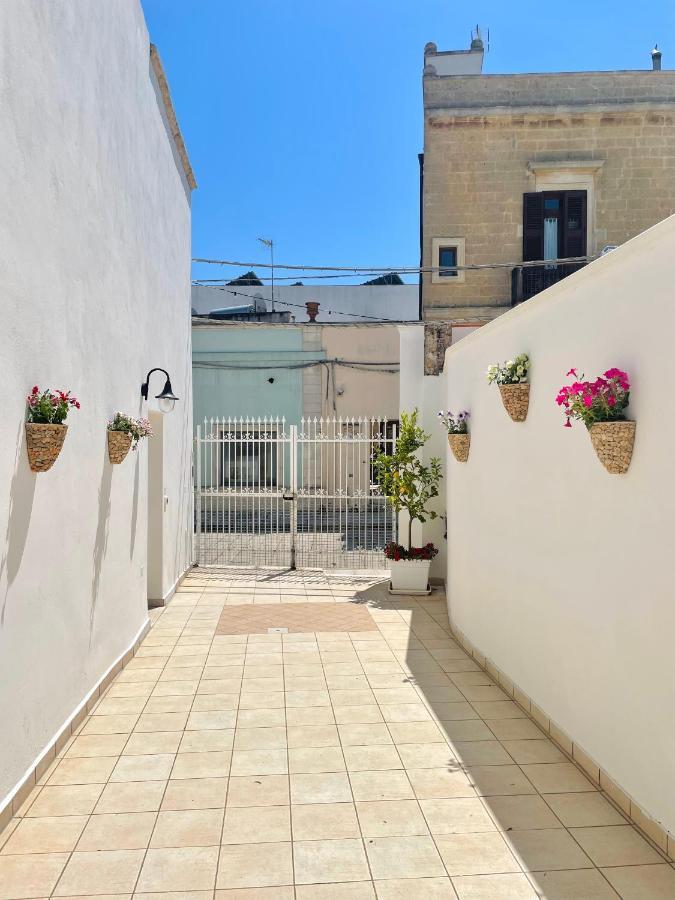 Finestra Sul Borgo Apt. Acquarica del Capo Bagian luar foto