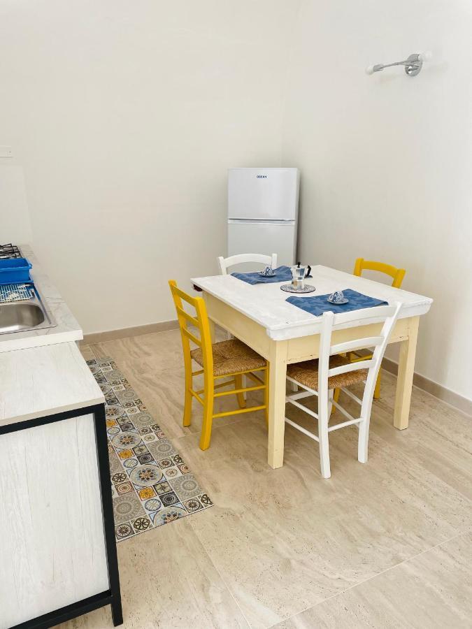 Finestra Sul Borgo Apt. Acquarica del Capo Bagian luar foto