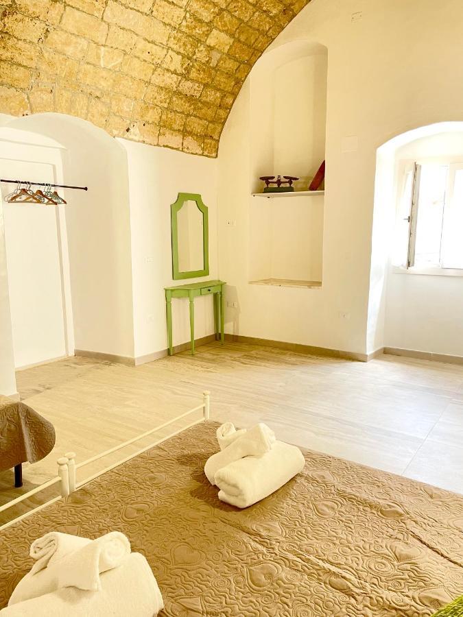 Finestra Sul Borgo Apt. Acquarica del Capo Bagian luar foto