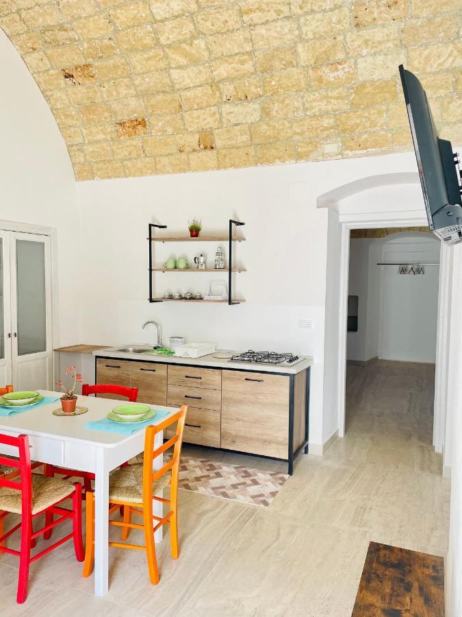 Finestra Sul Borgo Apt. Acquarica del Capo Bagian luar foto